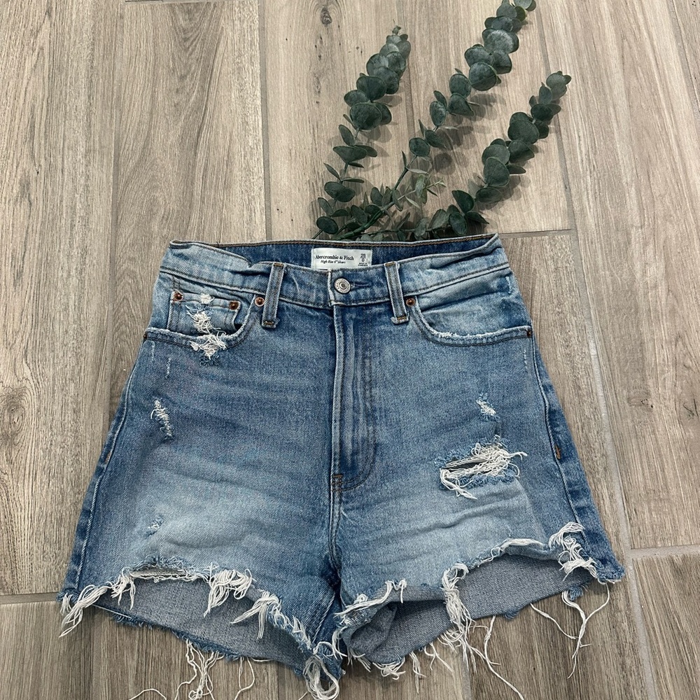 Abercrombie & Fitch High Rise 4in  Distressed Frayed Hem Jean Short